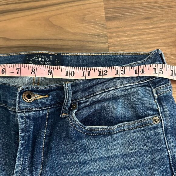 Lucky Brand Sweet n Straight Jeans Size 8  Inseam 31 Medium Wash - Picture 7 of 12